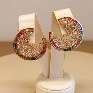 Brinco placa redondo cravejado strass collor 0728
