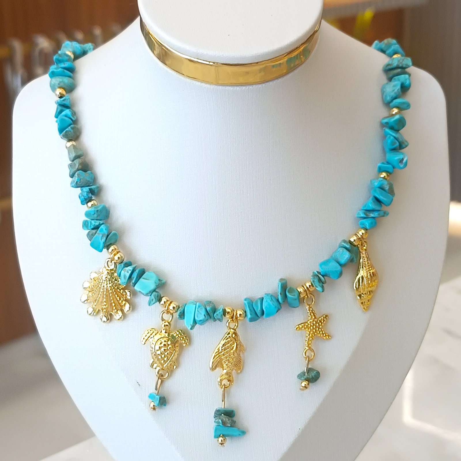 Colar cascalho azul pingente mar 2856