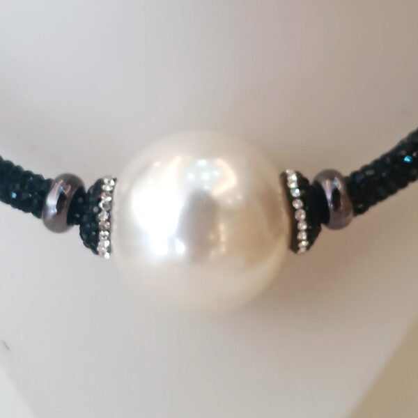 Colar tubo strass preto pingente pérola 3720 - Imagem 2
