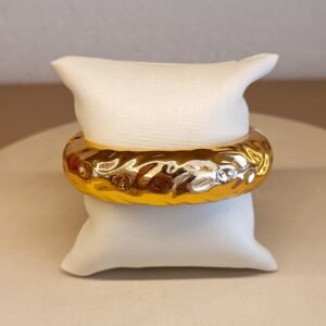 Bracelete dourado grosso martelado 3733