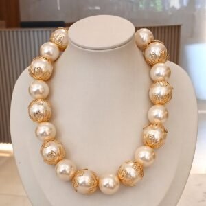 Colar pérolas G detalhe dourado - 5710