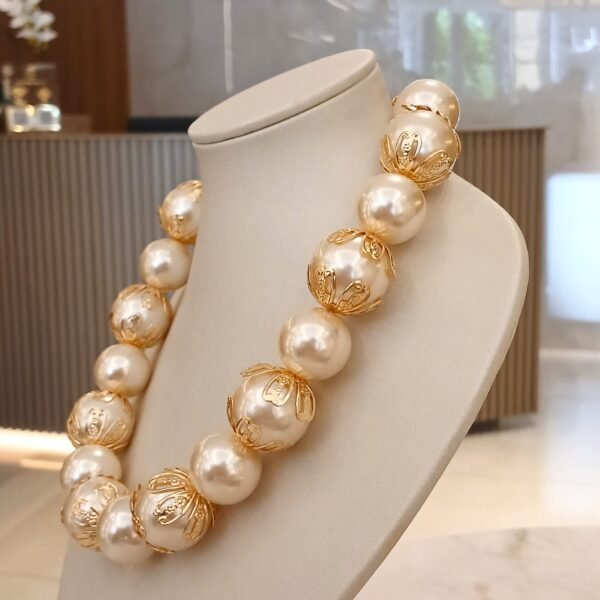 Colar pérolas G detalhe dourado - 5710 - Imagem 2