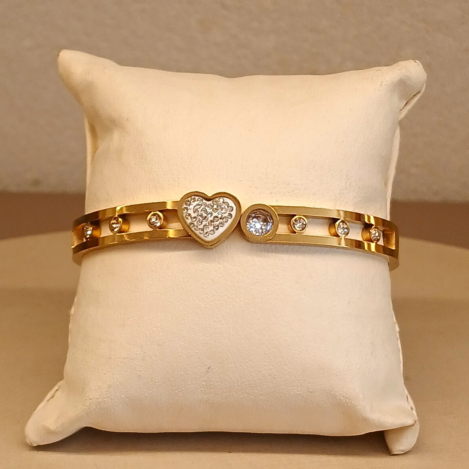 Pulseira dourada coração pedra - 4526