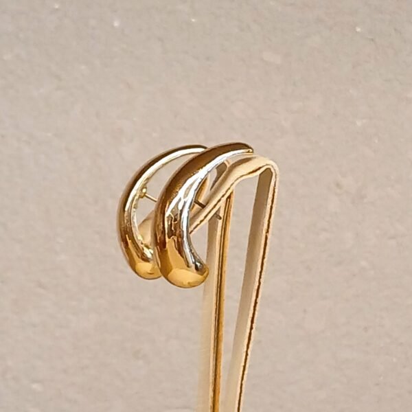 Brinco curvado dourado - 4672 - Imagem 2
