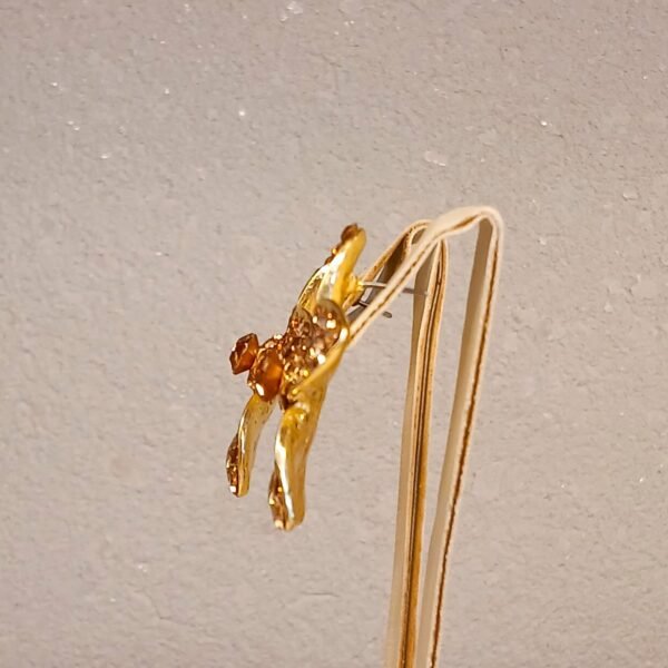 Brinco dourado flor stress - 5230 - Imagem 2