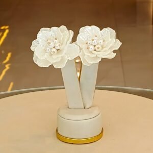 Brinco flor botão branca - 6209